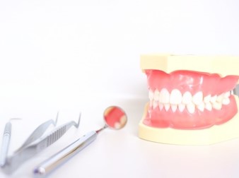 親知らずのイラスト